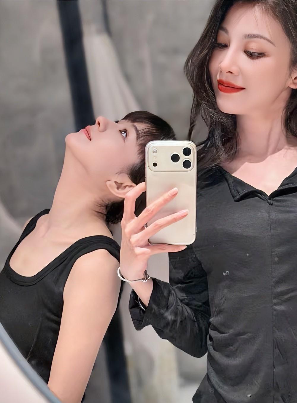 丽颖的最新照片
王伊瑶刚发的，这是又开始新活动了？
但是看刘海好像是发布会那天的