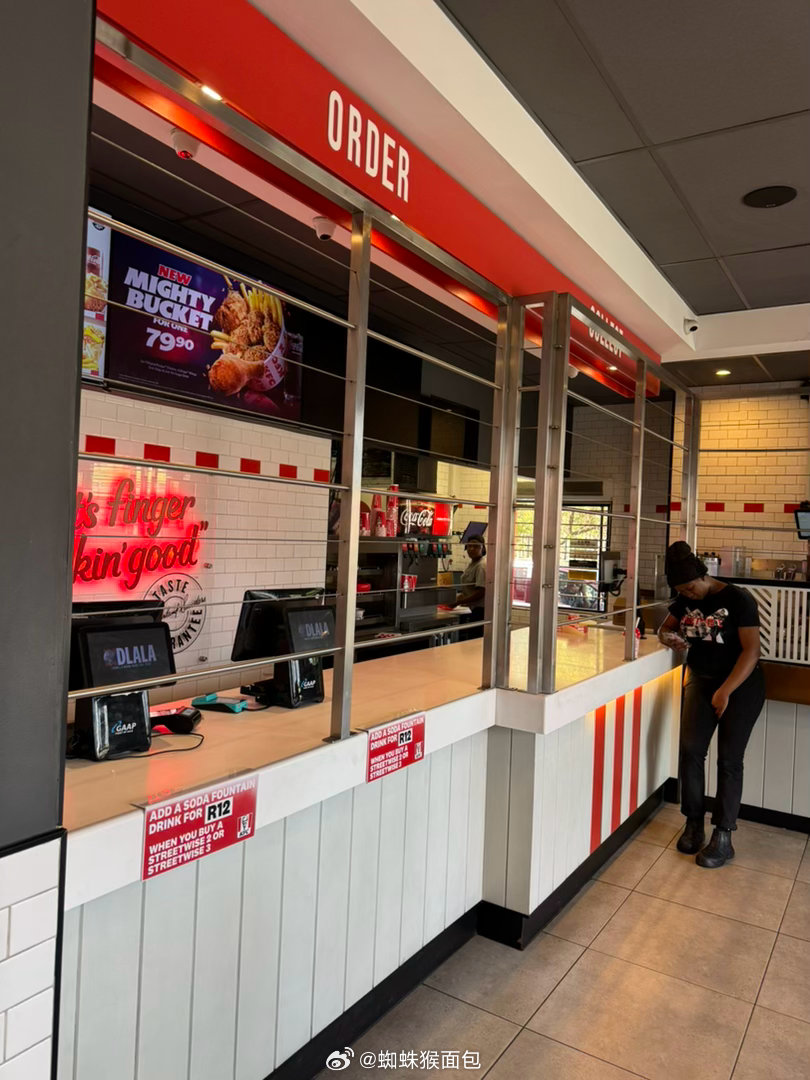 索韦托的KFC，第一次看到装了防护栏的出餐口[吃惊]南非约翰内斯堡  ​​​