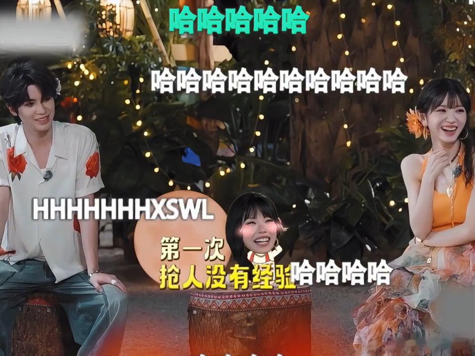 万妮达画人像画到缺氧谁能料到说唱拽姐，画画的时候居然这么放不开呀 