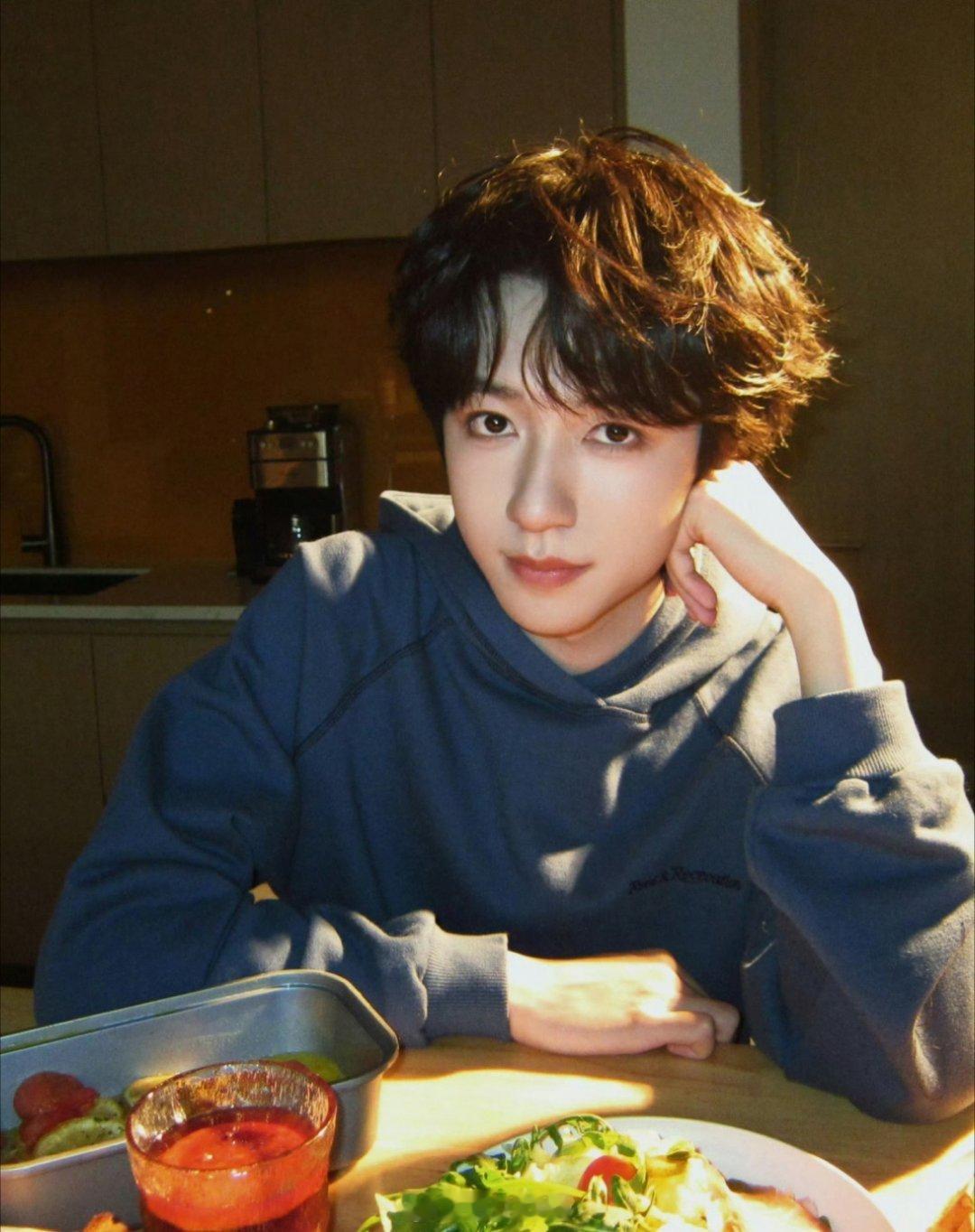 偶买噶，贺峻霖的画工没想到这么好啊，这个素描的哈利波特版小鸟，是真的很栩栩如生了