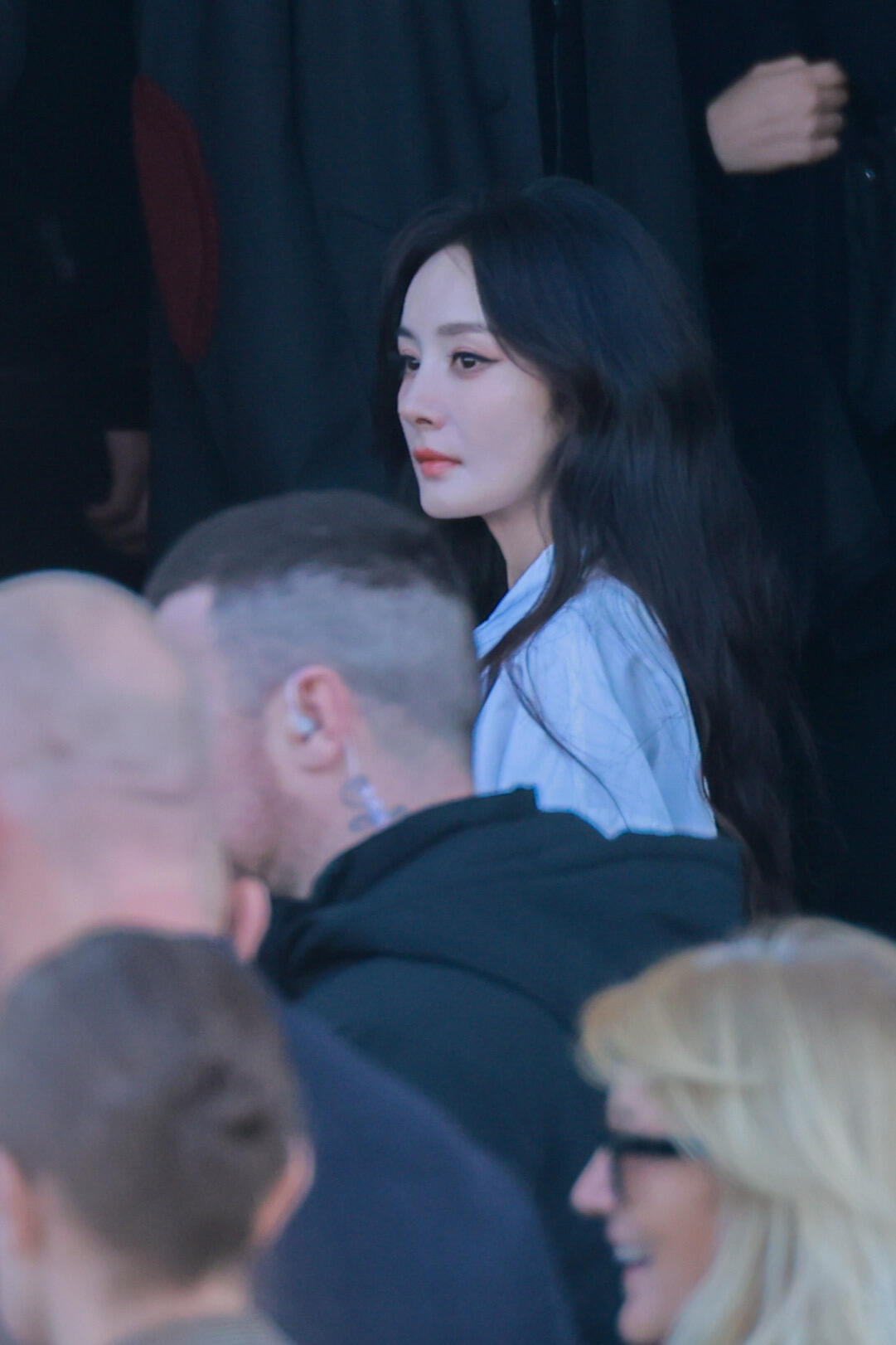 这组生图绝了人群之中的一抹亮色©️沈知書 Prada生图 杨幂prada品牌代言