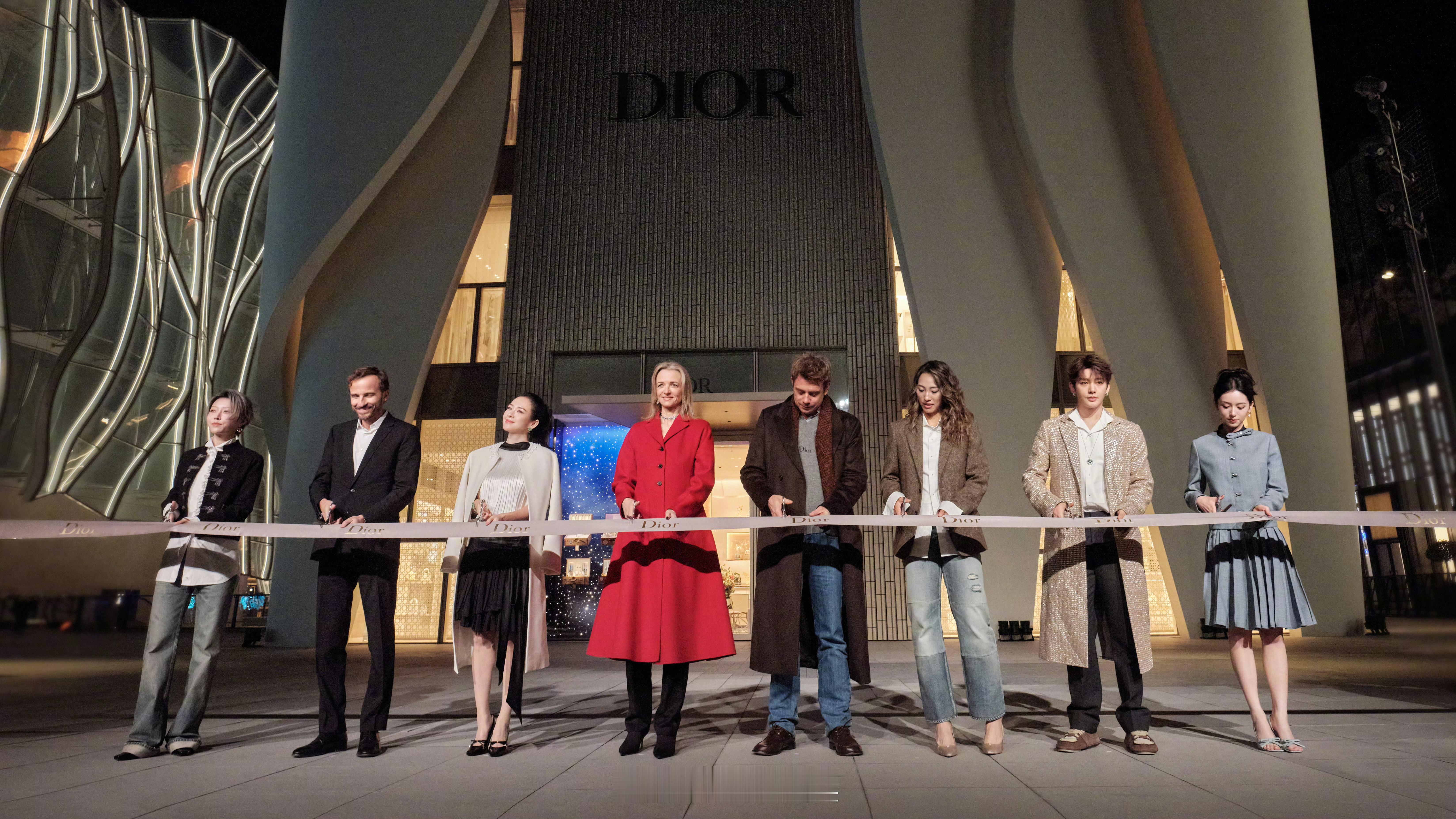 网球talking大会 | 郑钦文迪奥全球品牌大使昨天北京迪奥之家开幕剪彩仪式?