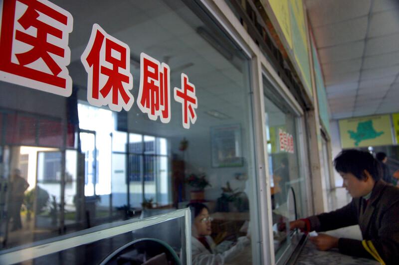 令人无法理解的“规定”
前天去医院门诊开药，一种药只给开一盒，多一点也不行，说是