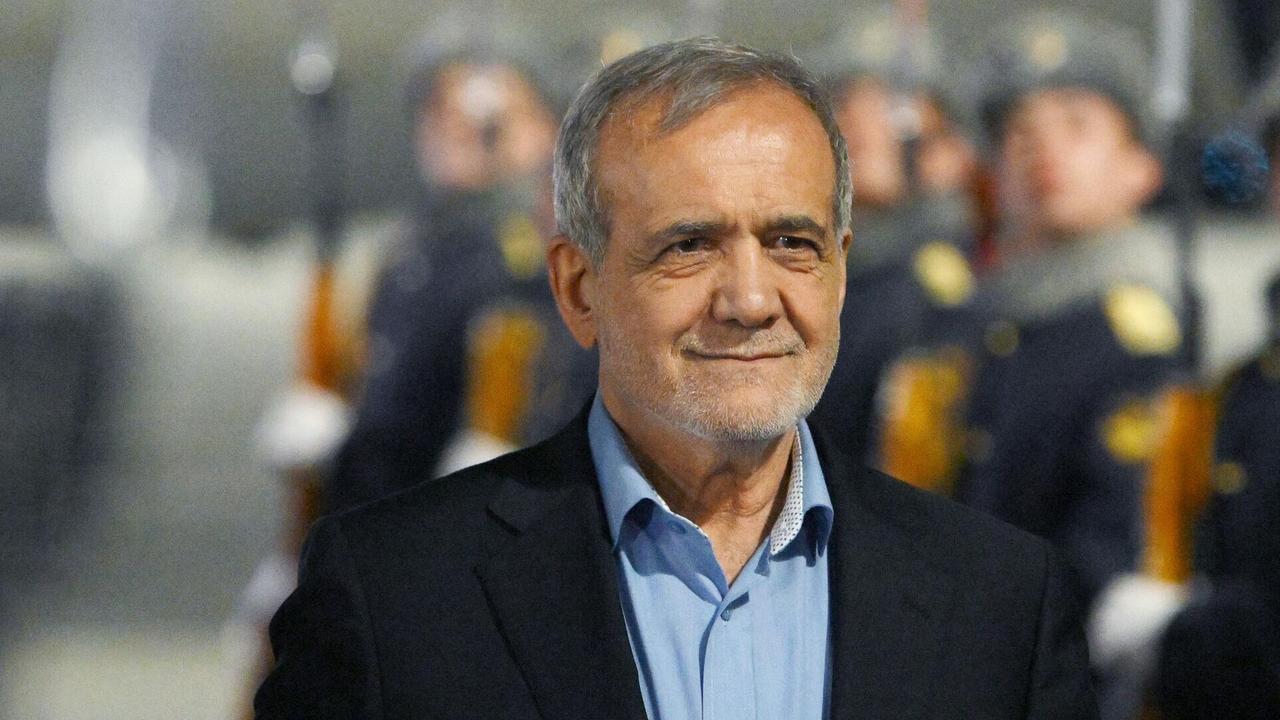 朗总统的反常警告：
哈梅内伊遇袭，
为何他比谁都慌？


伊朗总统突然说，
哈梅