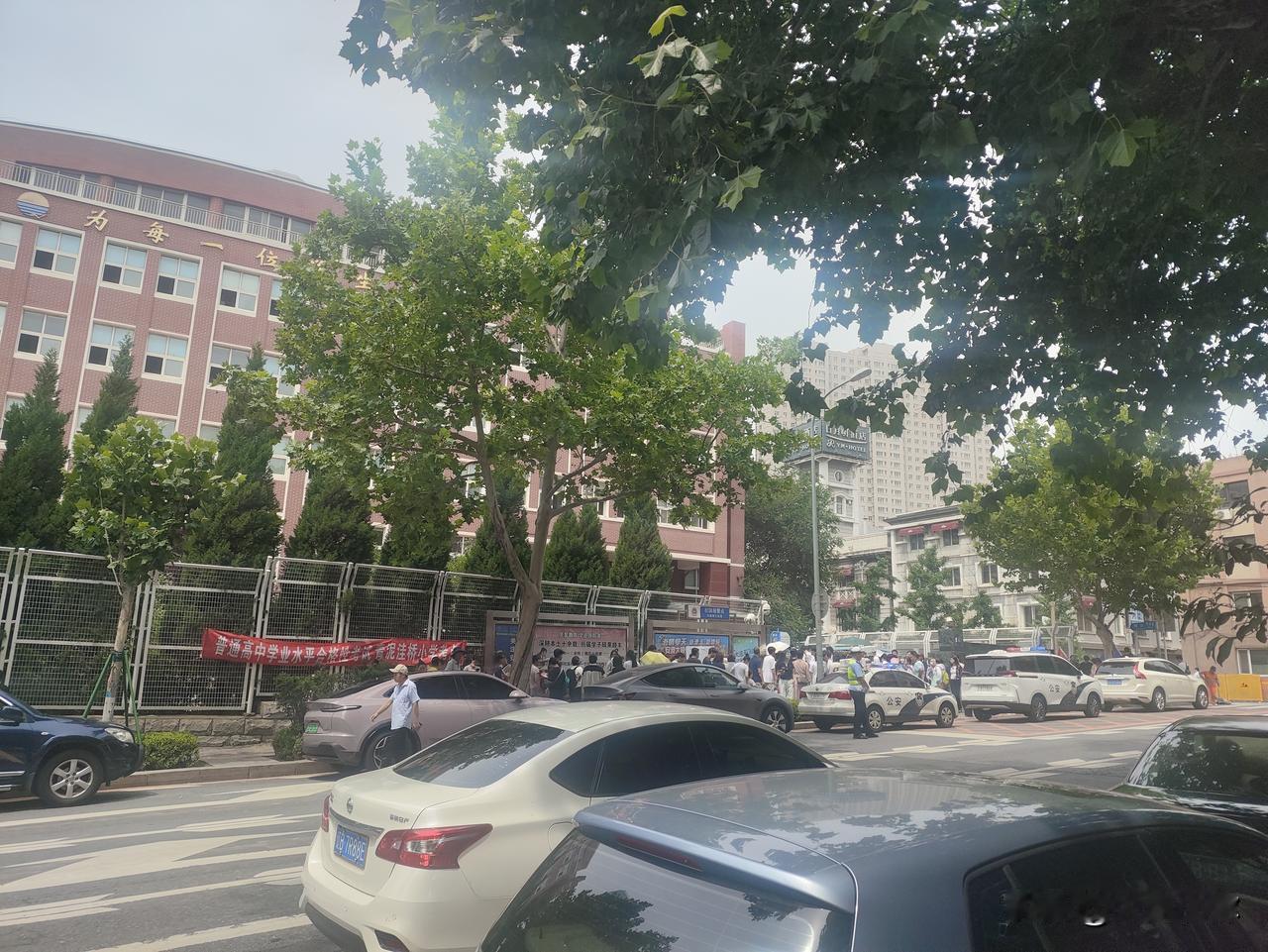 七月考试季！大连青泥小学合格考现场勾起往日回忆✨
七月接连迎来中考、高考，如今高