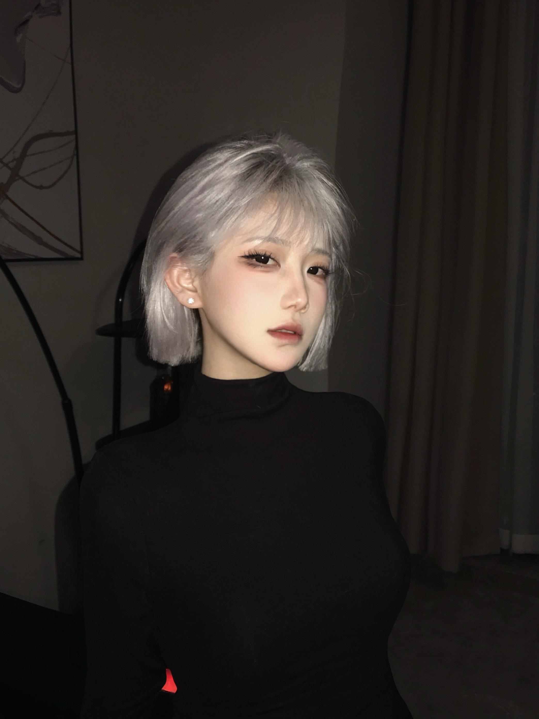 把额头漏出来。