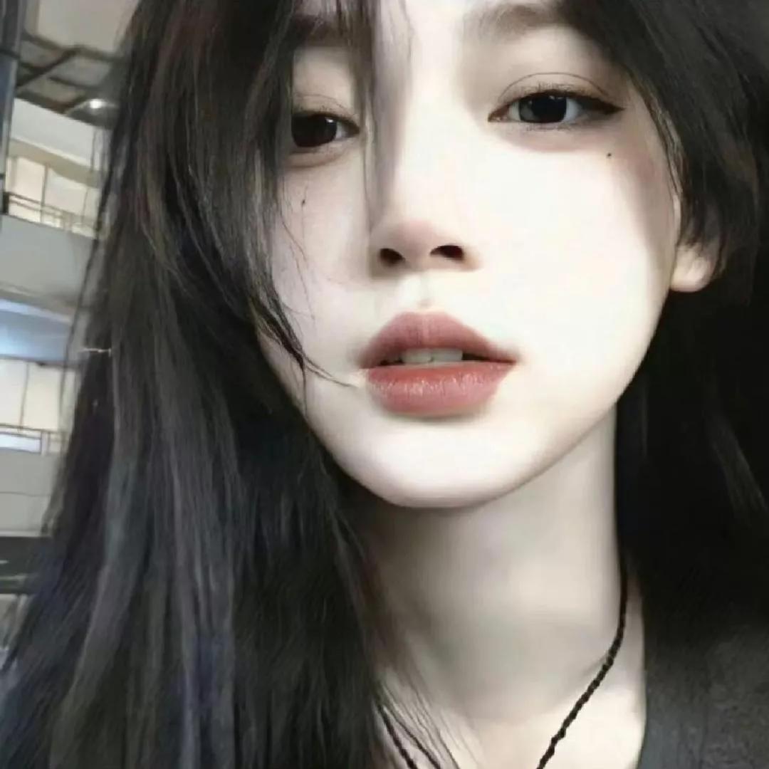 梦幻少女，轻纱薄雾间，柔情似水。又仙又美。 梦幻金裙女像 少女梦幻时光 美图美诗