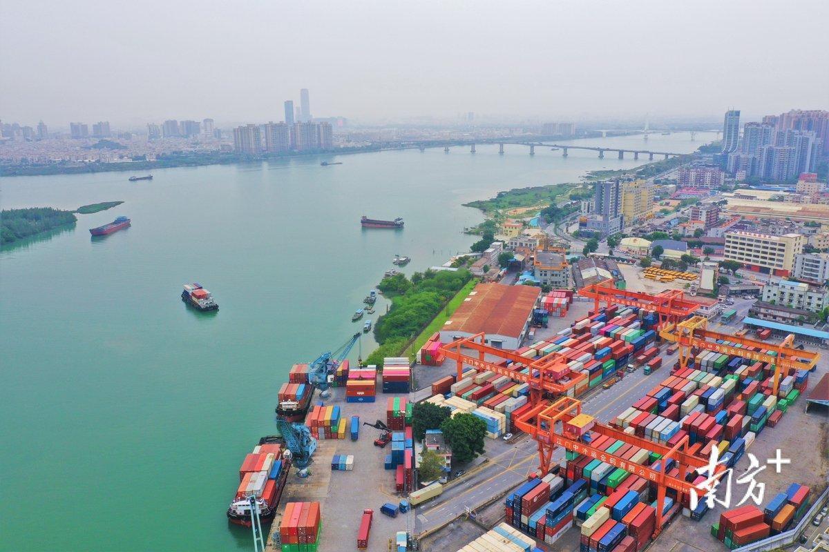 反转！美国烧烤炉70%是江门造，中国小城凭啥拿捏全球？
 
美国人吹爆的“美式烧