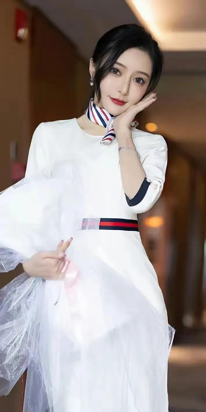 女神瑶瑶，空姐装扮，美翻天