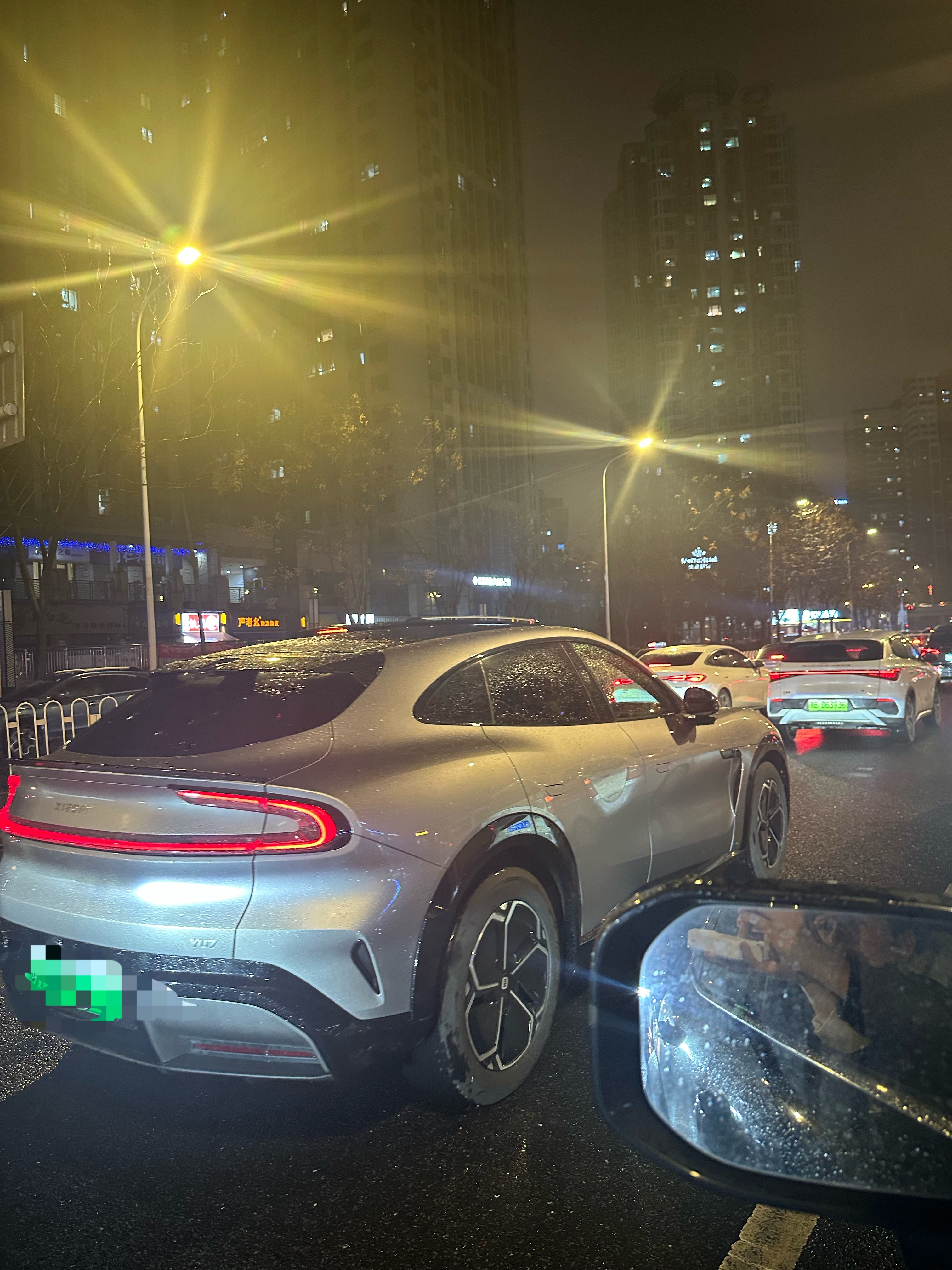 小米YU9伪装实车曝光说实话确实很帅，在路上看到小米Yu7实车，确实也很帅，小米