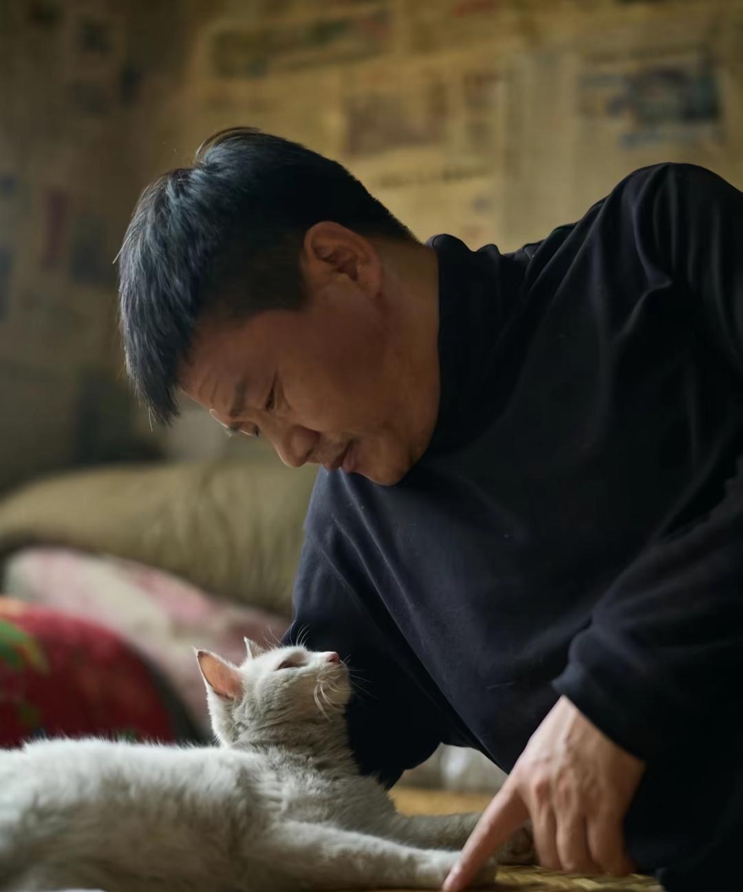 反诈老陈，

以反诈为名，

在缺乏事实依据的情况下，反复发布质疑他人的内容，试