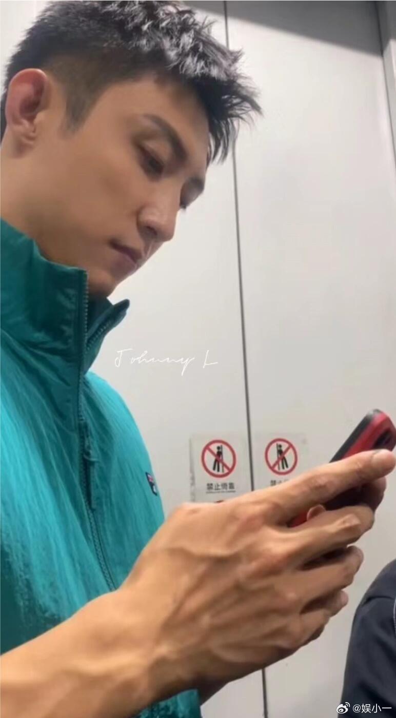 黄景瑜手控天菜 任何没有看到这一幕的绝对是入股不亏的好吗，真是要被这个黄景瑜给撩