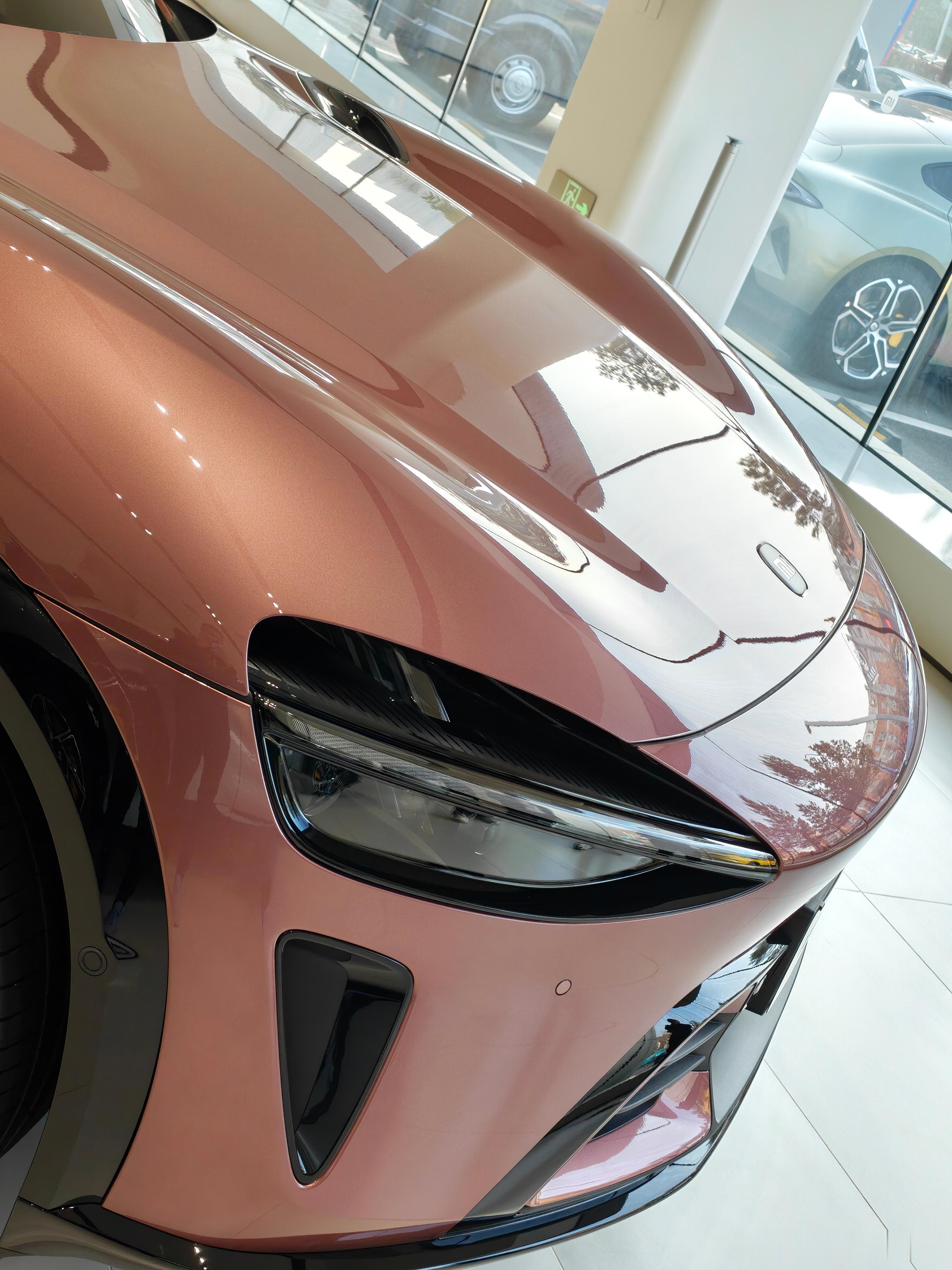 各位看客看看小米yu7和小米su7油漆有橘皮吗？ 有那么一点点但是，属于行业极其