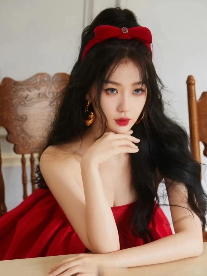 #曝至少五个95花有恋情#  95后最大都28了，谈恋爱不很正常吗。现在不谈等8