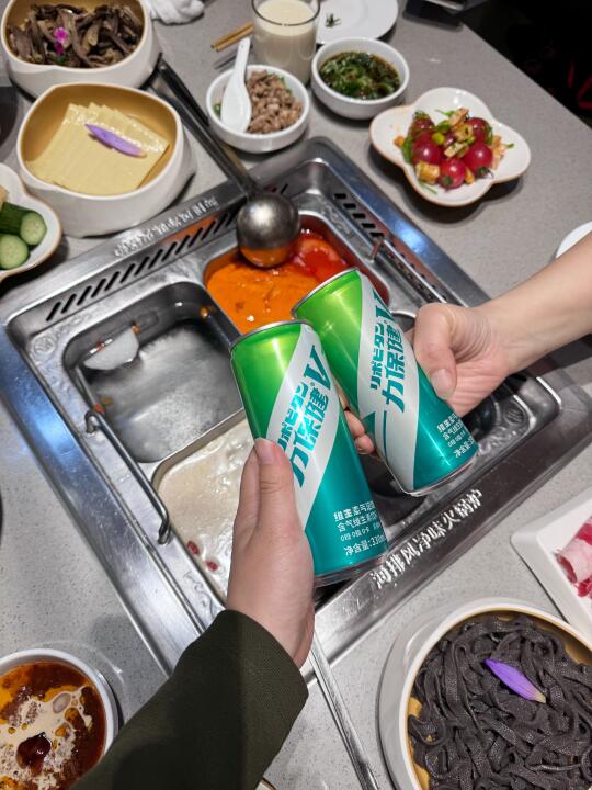 爸妈吐槽我出门吃火锅都自带饮料🥤