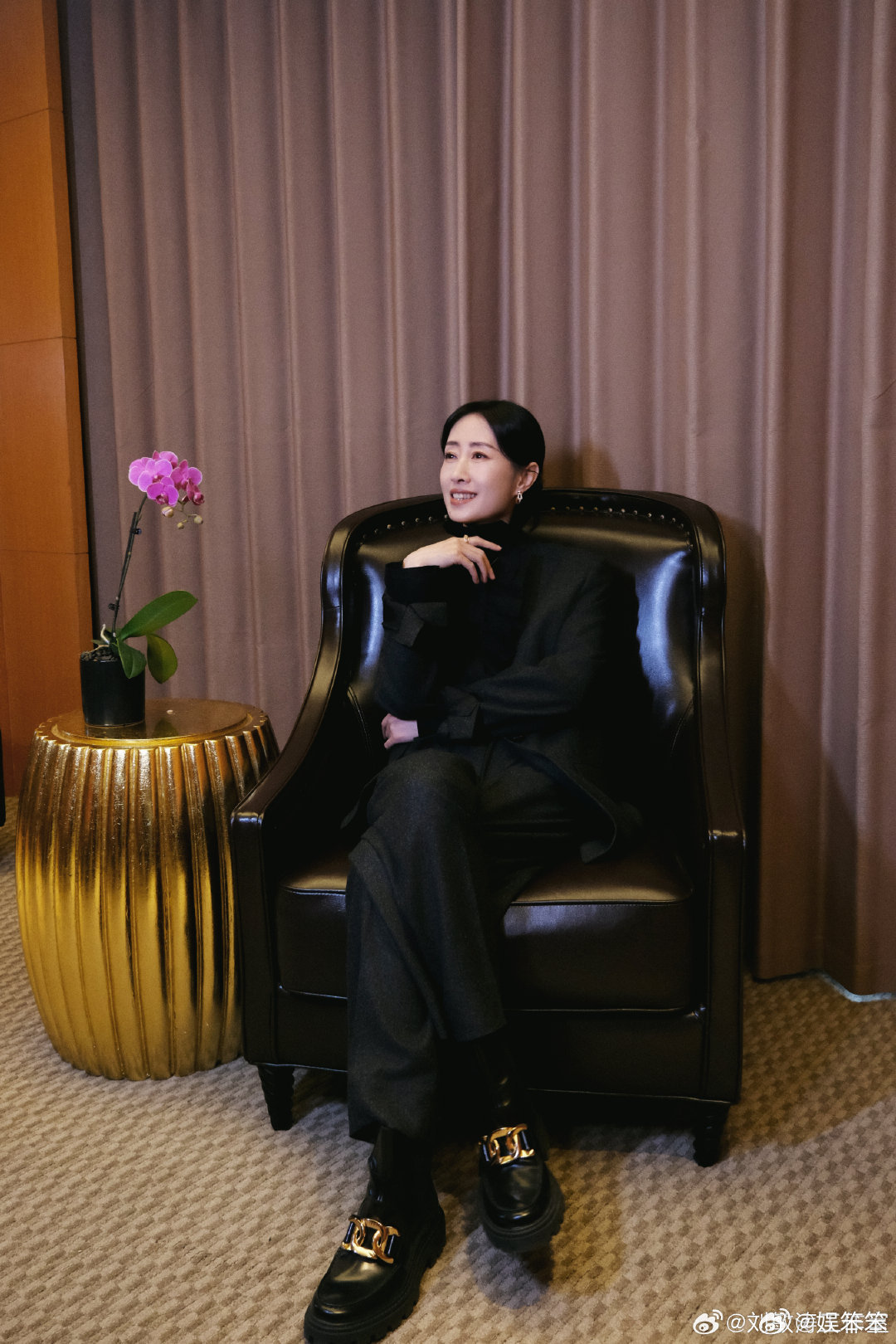 刘敏涛闷声干大事 哇哦！刘敏涛姐姐闷声就干了件大事，把话剧界文华表演奖收入囊中啦