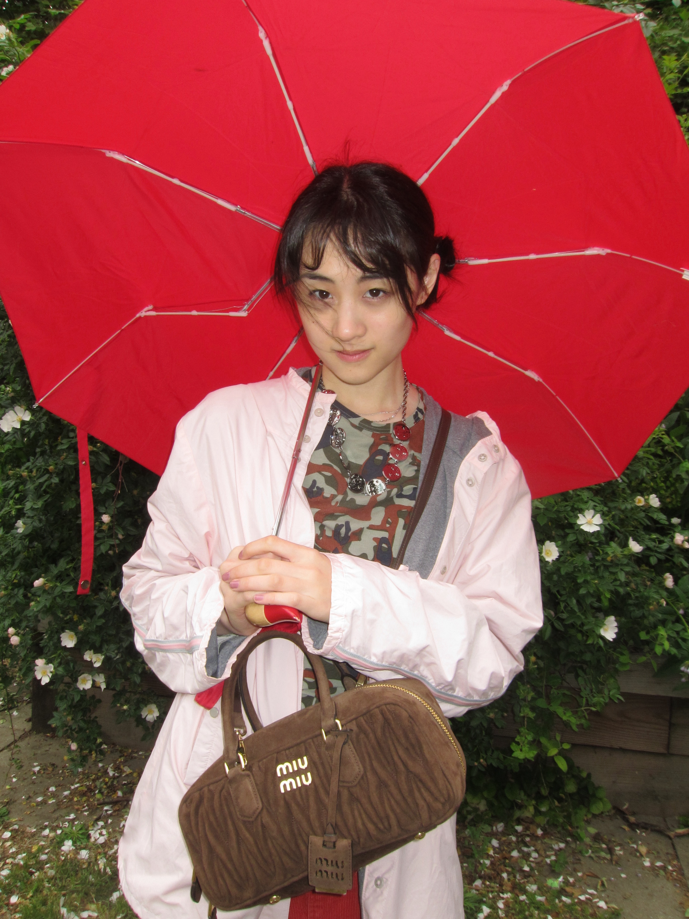 背着麂皮入夏，去找小动物玩了！🎒🌂🐑 ​​​