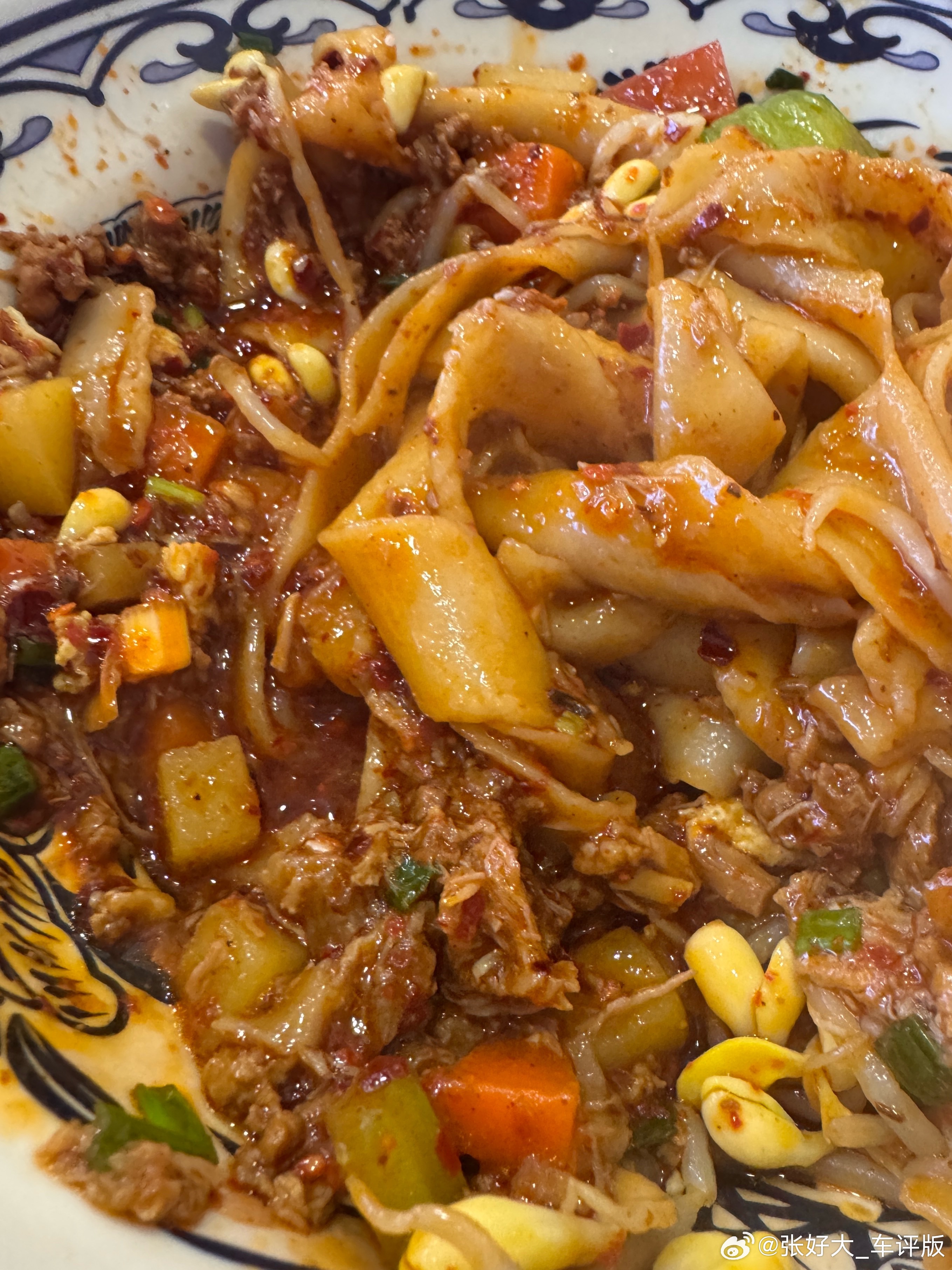 指望滑雪减肥的人还是死了这条心吧。我已经算明白了，白天辛辛苦苦滑5个小时能减一斤