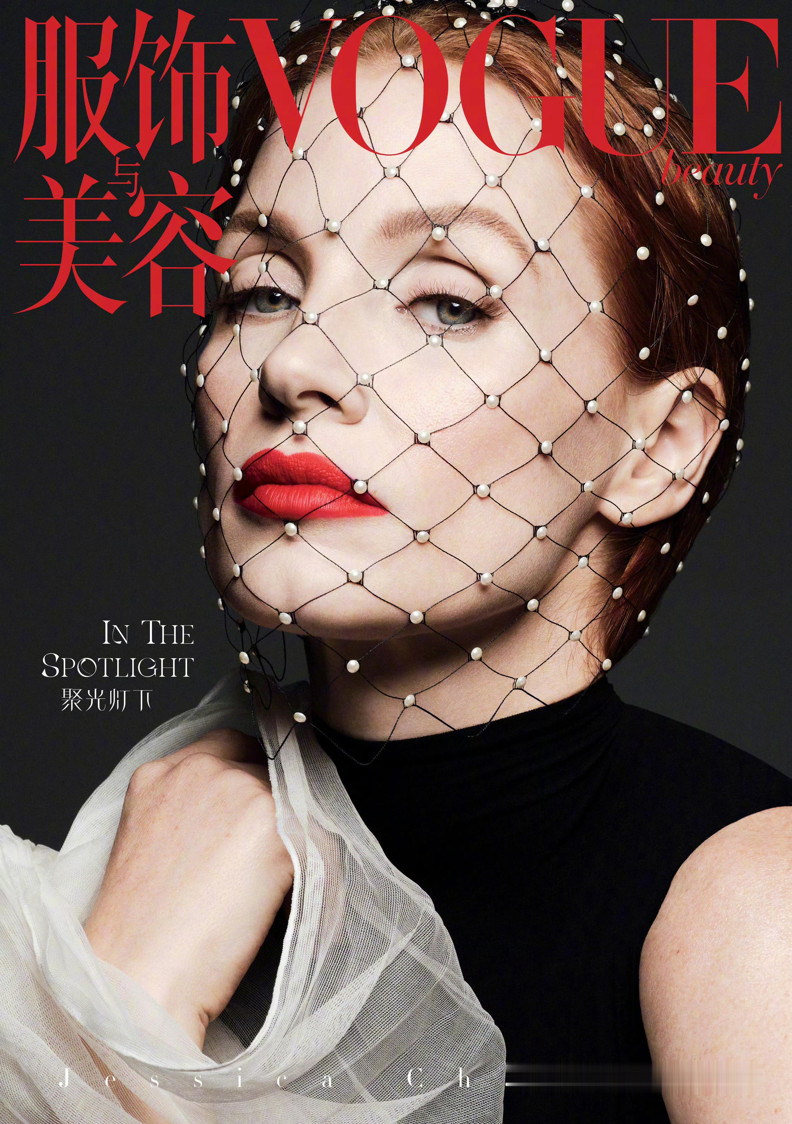 章凝成为vogue us主编 科普。 章凝任职VOGUE China主编时期， 