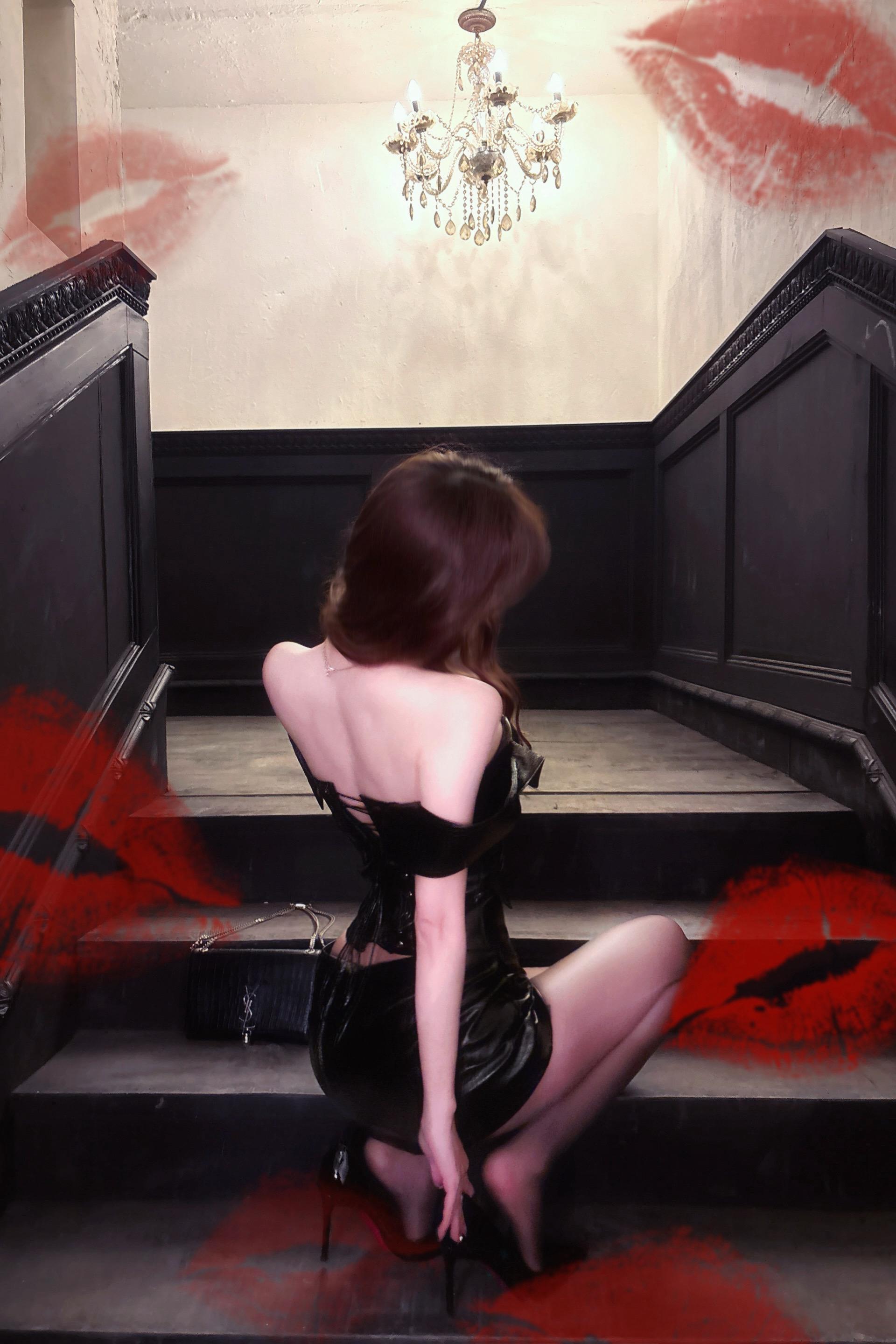 在背后说我坏话的时候记得欣赏我的翘臀