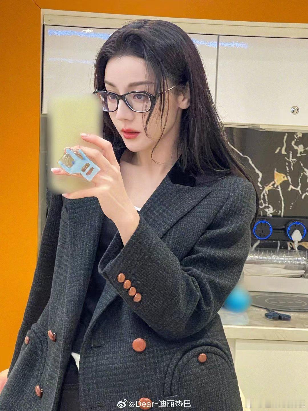 #迪丽热巴一面镜子七套造型# 迪丽热巴一面镜子七套造型 16张图四个季节😎老婆