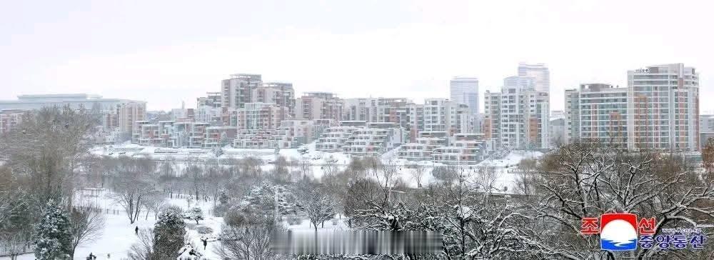平壤，银装素裹，分外妖娆。 
