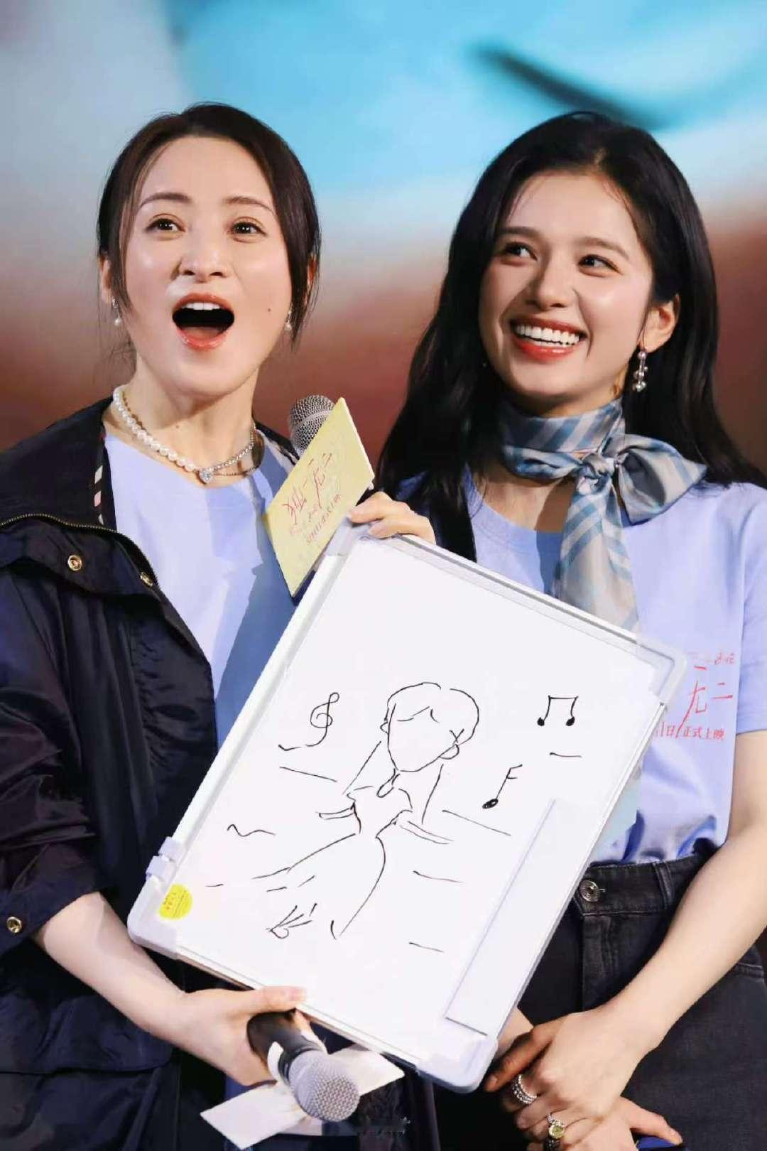 蒋勤勤张婧仪母女默契蒋勤勤张婧仪心灵感应就这个母女默契，蒋勤勤一秒认出张婧仪的画