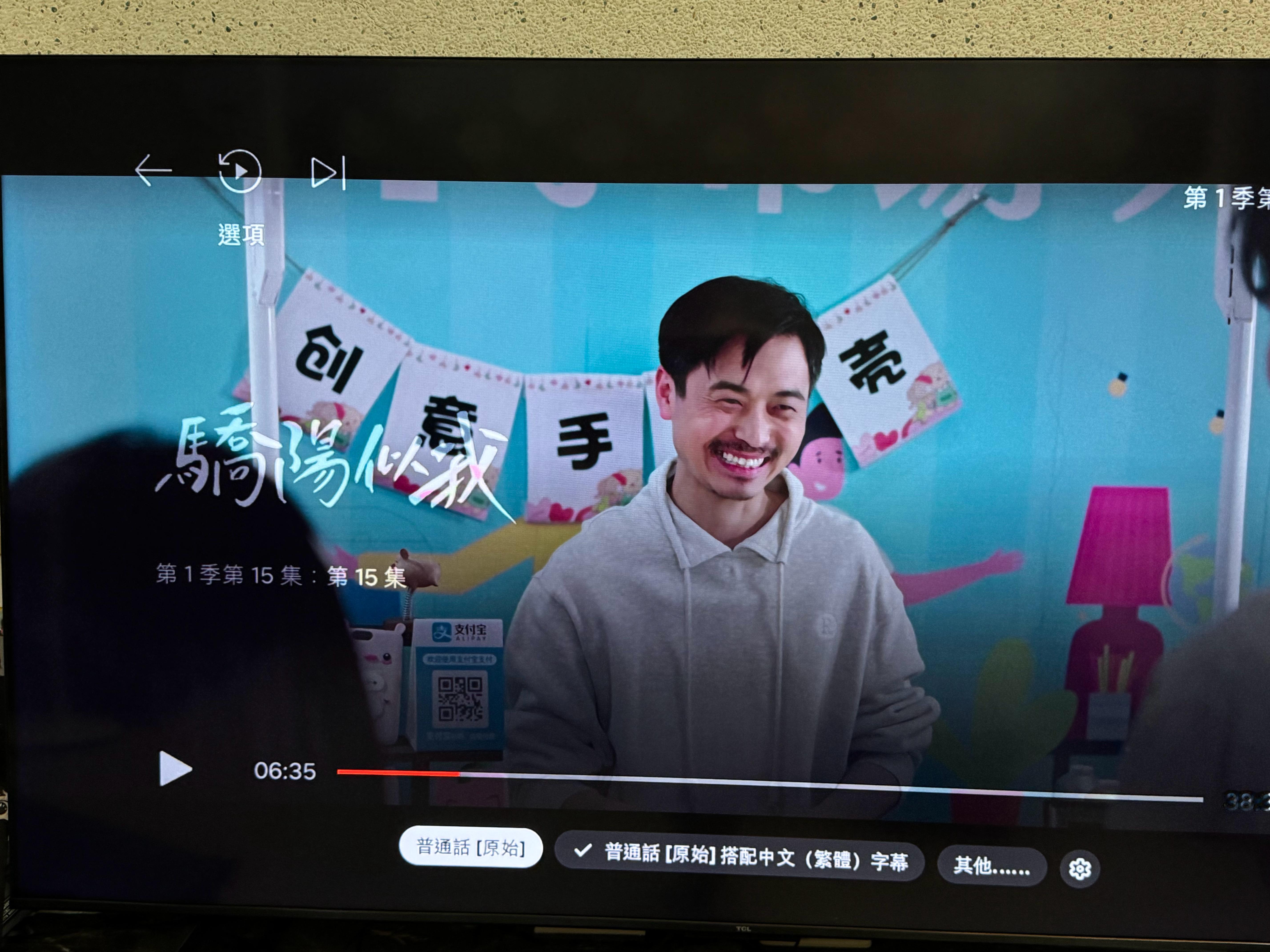 剛複習了一下驕陽感覺在野狗骨頭也有看到這位演員好像是貨運部的那個司機