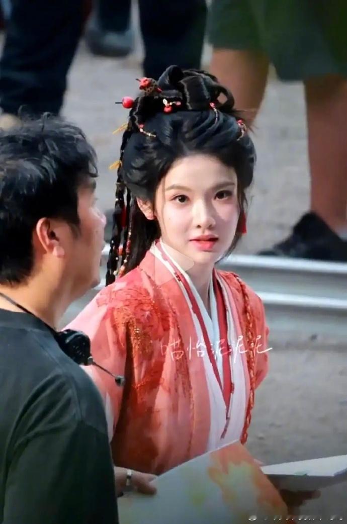 看到这种一步步变成俗世意义上的美女实际上又没那么美都挺叹息的 
