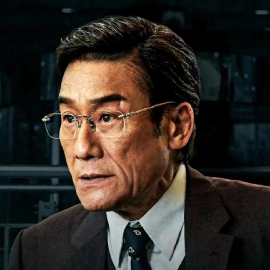 终于明白梁家辉为啥努力工作了

不是他本人喜欢金钱

而是他以前吃过没工作的苦，