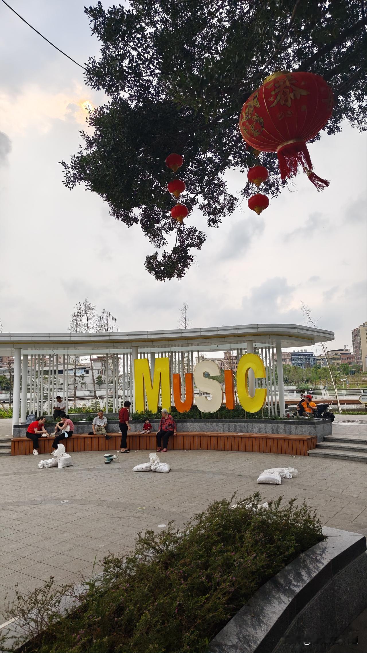 好久没有来沙墩日结基地这里找日结活干了，今天特地起了个大早，在基地市场上待了两个