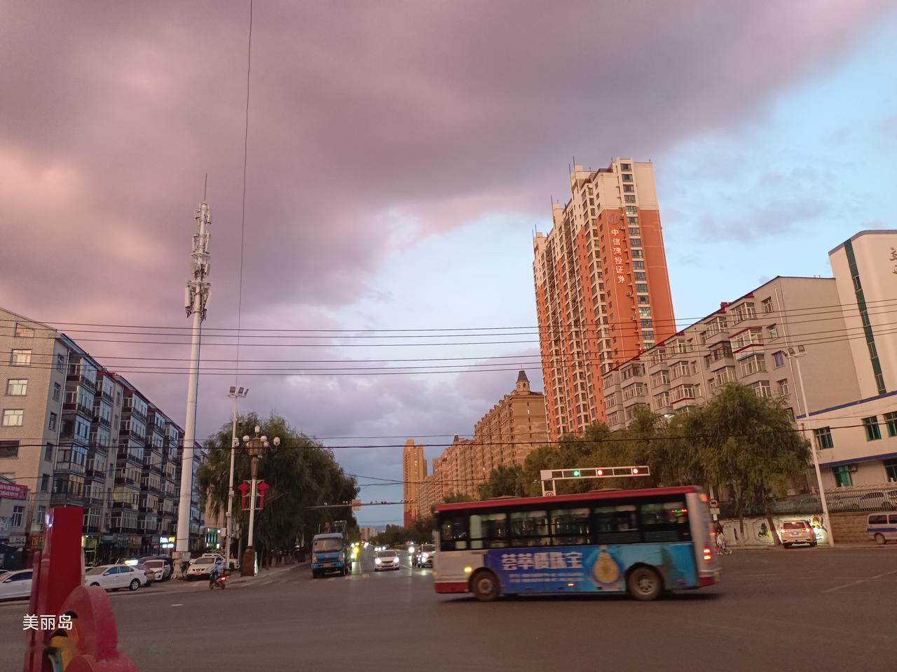 你会遗憾吗？曾经那个陪你熬夜，和你说早安晚安，做什么都会告诉你，忙完了第一时间找
