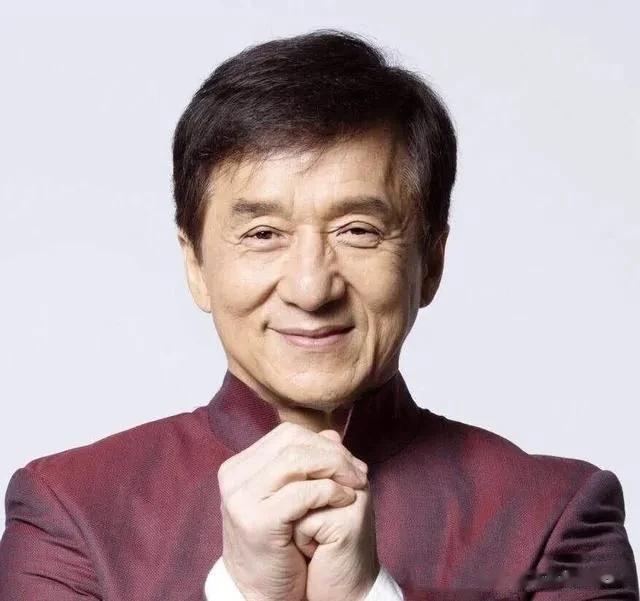 1979年，成龙跟嘉禾签约，一夜之间，片酬从3000块涨到480万，随后他做了三