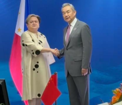 7月22号下午，不仅举办了中国与东盟的外长会，王外长还同菲律宾的外长拉扎罗举行了