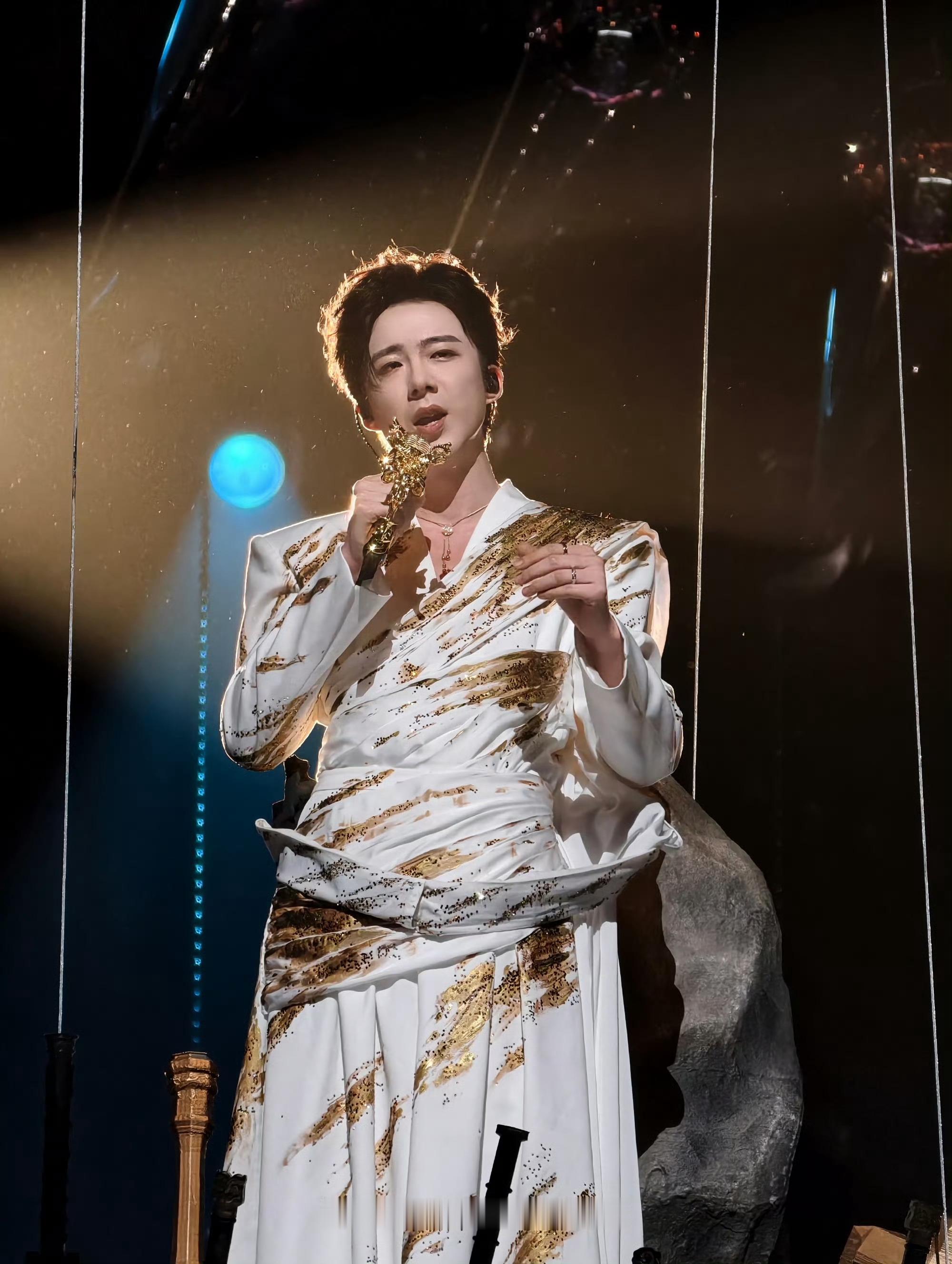 有一说一，这个效果跟坐在前排没有什么区别了吧？？而且没有很强的数码感，这个真的是