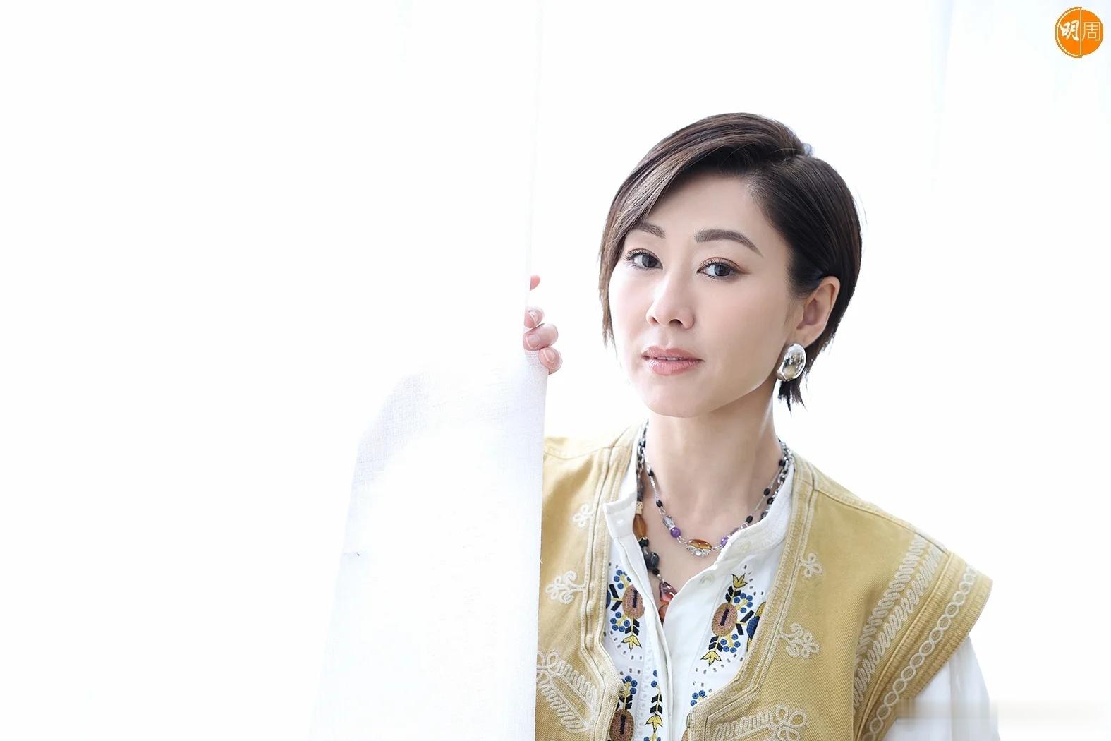 胡定欣 【明周娱乐 | 封面故事】新婚1年甜蜜人妻生活 胡定欣：不适合的人才拖拖