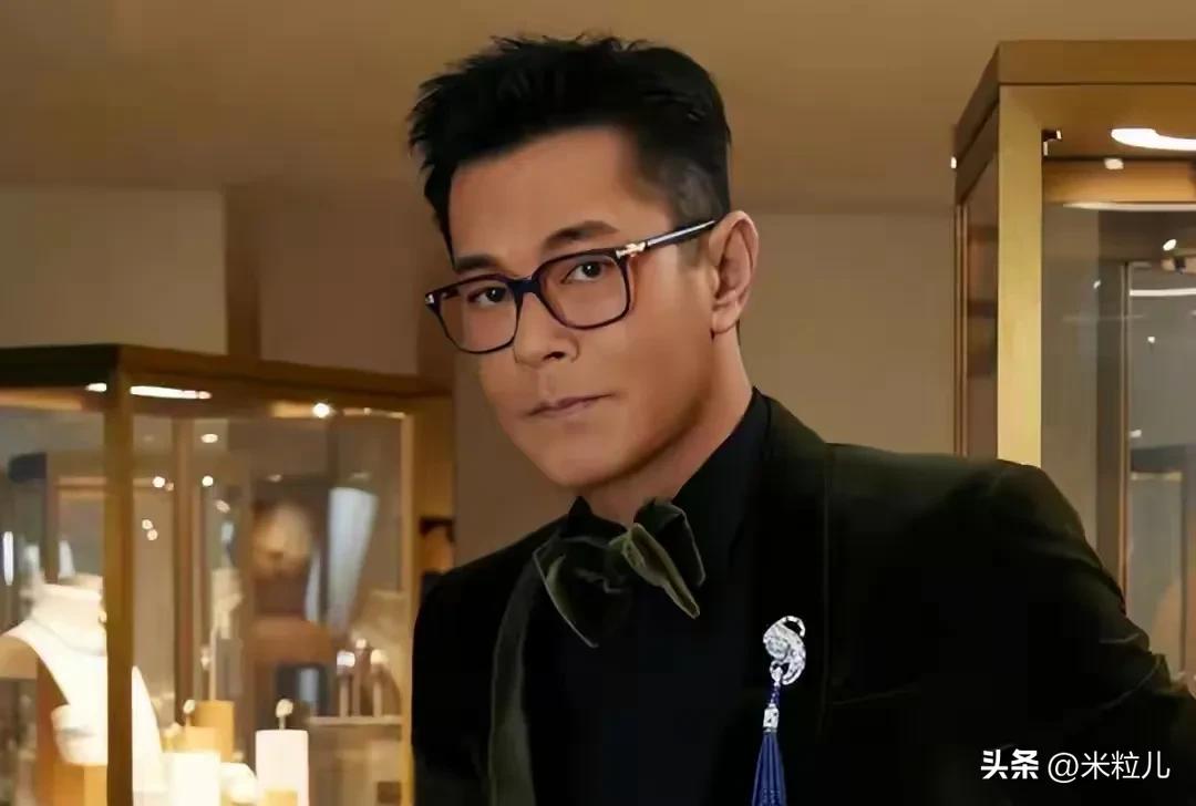 荧幕之上的他
是让万千女性喜欢的对象
可没想到古天乐出道之前坐过两年牢房


看
