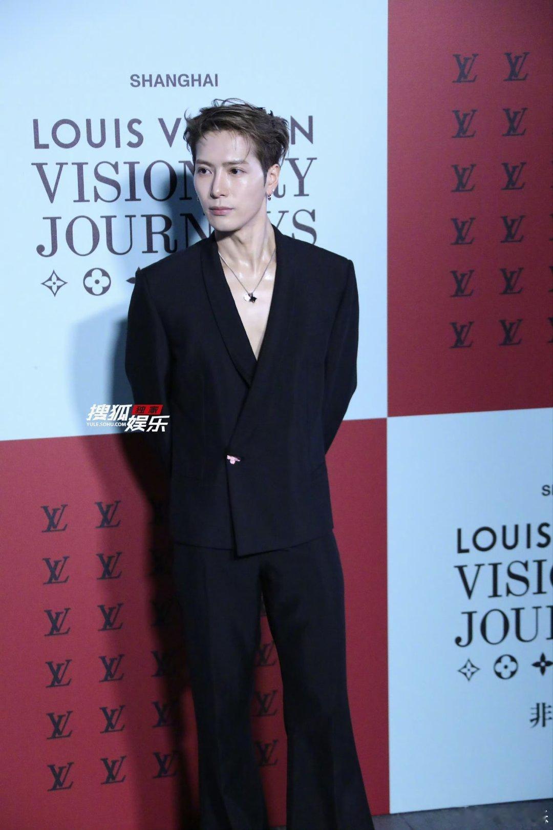 LV大秀 的帅哥们：王嘉尔 朱一龙 白敬亭 徐明浩 林一 时代少年团 龚俊 王鹤