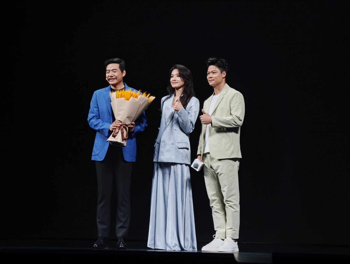 新一代SU7代言人不错，舒淇和苏神 