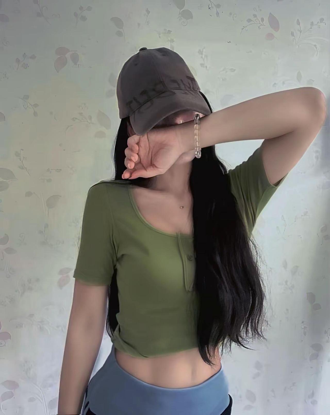 瞎活就行了 你整天规划来规划去的 老天爷就知道怎么整你了..甜系女孩穿搭 运动健
