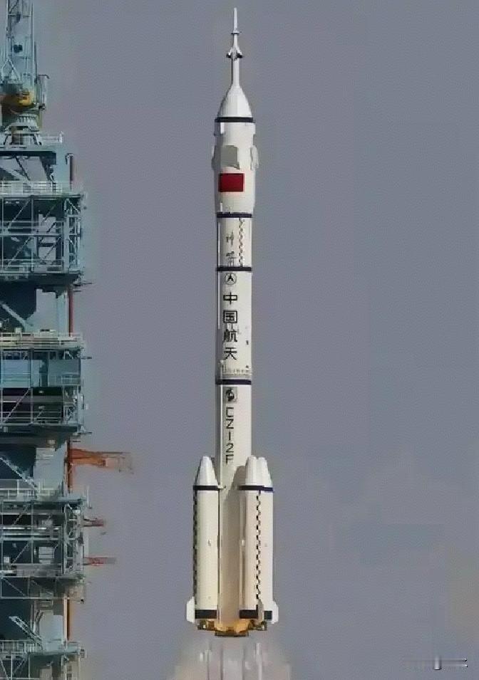 哎，今天说真的，中美到底谁先载人登上月球，现在还真不好说。

美国那个“阿尔忒弥