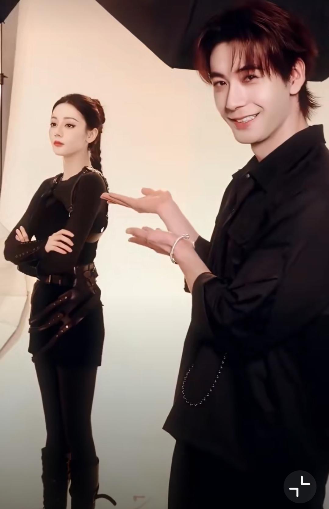 枭起青壤片场甜晕了！热巴陈星旭粉红泡泡藏不住
 
《枭起青壤》片场这波糖也太好磕