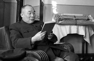 1957年，马寅初提出“计划生育”，有人称赞他思想超前，可他自己就有8个孩子，还