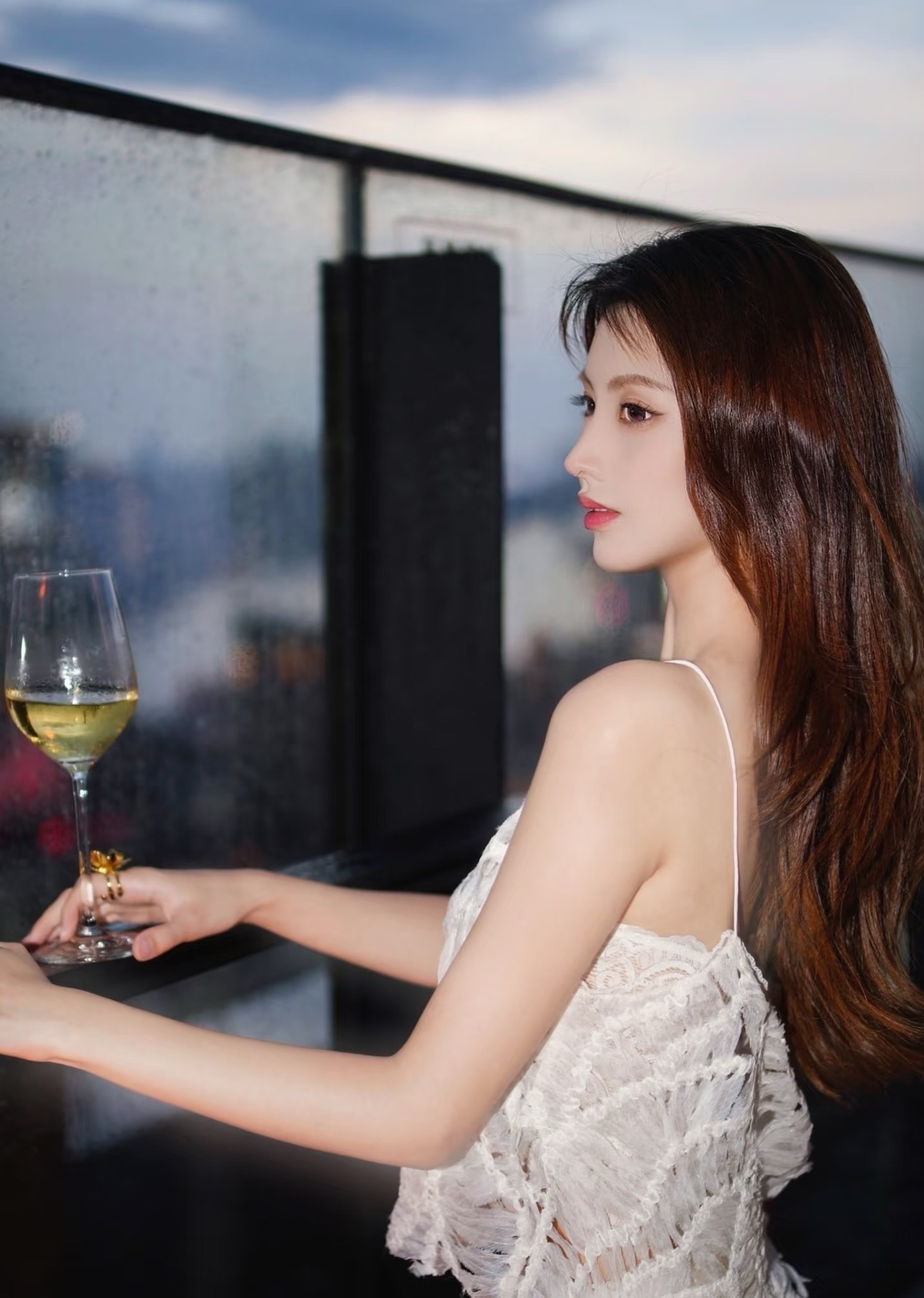 宝格丽雨夜感谢邀请🥂度过了美好的一晚✨衣服一套🤍: YOUWEI有尾 