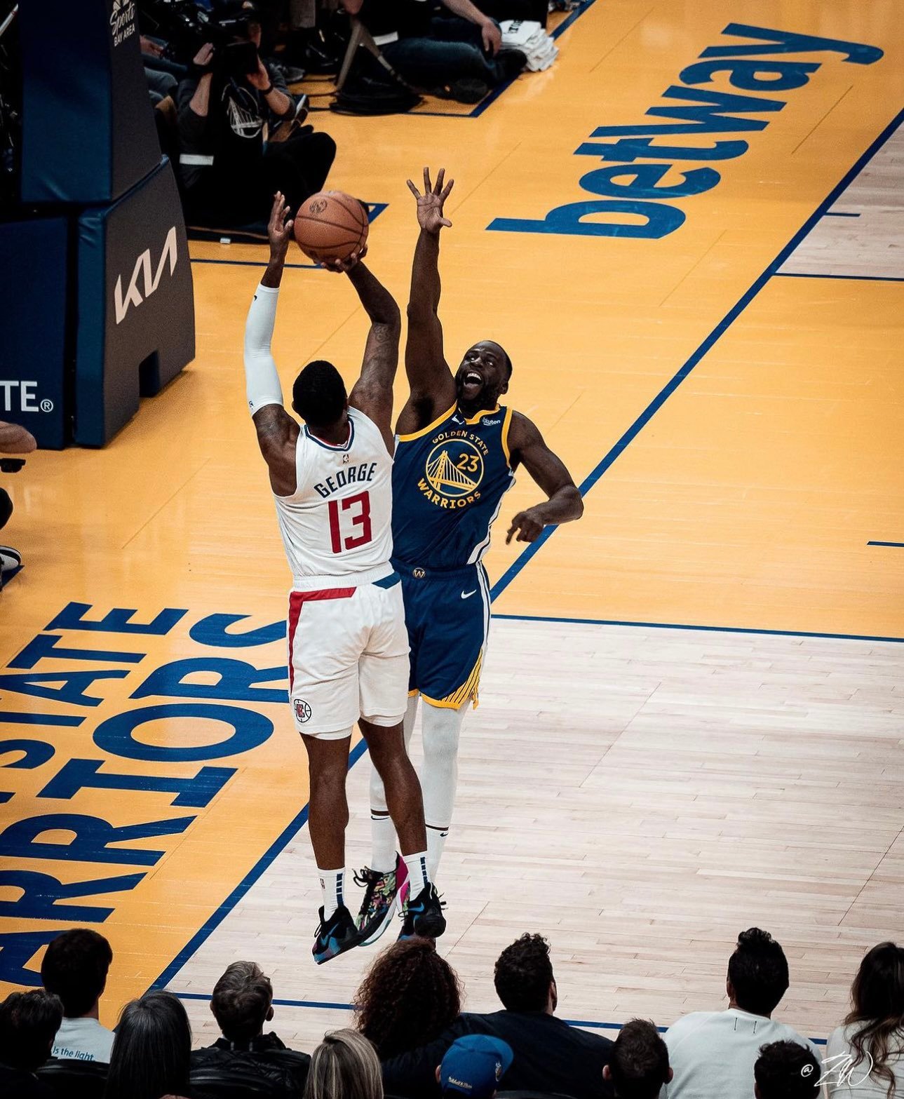 面对2024年的格林防守时：球员的投篮命中率为 34.7%，三分命中率为 26.