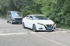 兄弟啊
你是油车啊
怎么就不舍得给油呢[捂脸]