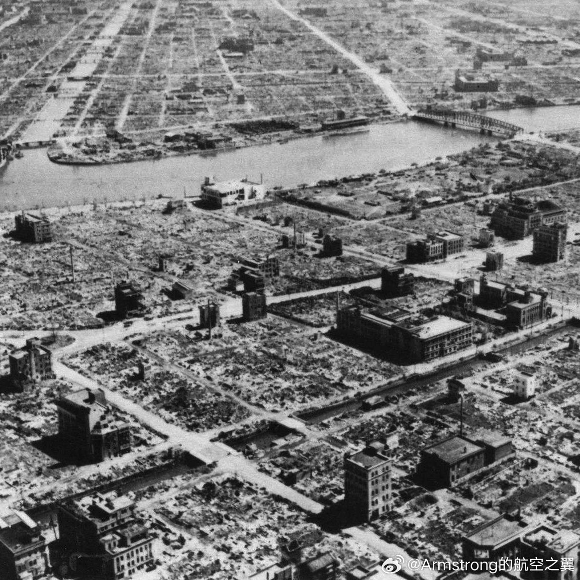 1945年3月9/10日夜，B-29火烧东京。烽火问鼎计划 柯蒂斯·李梅将对日战