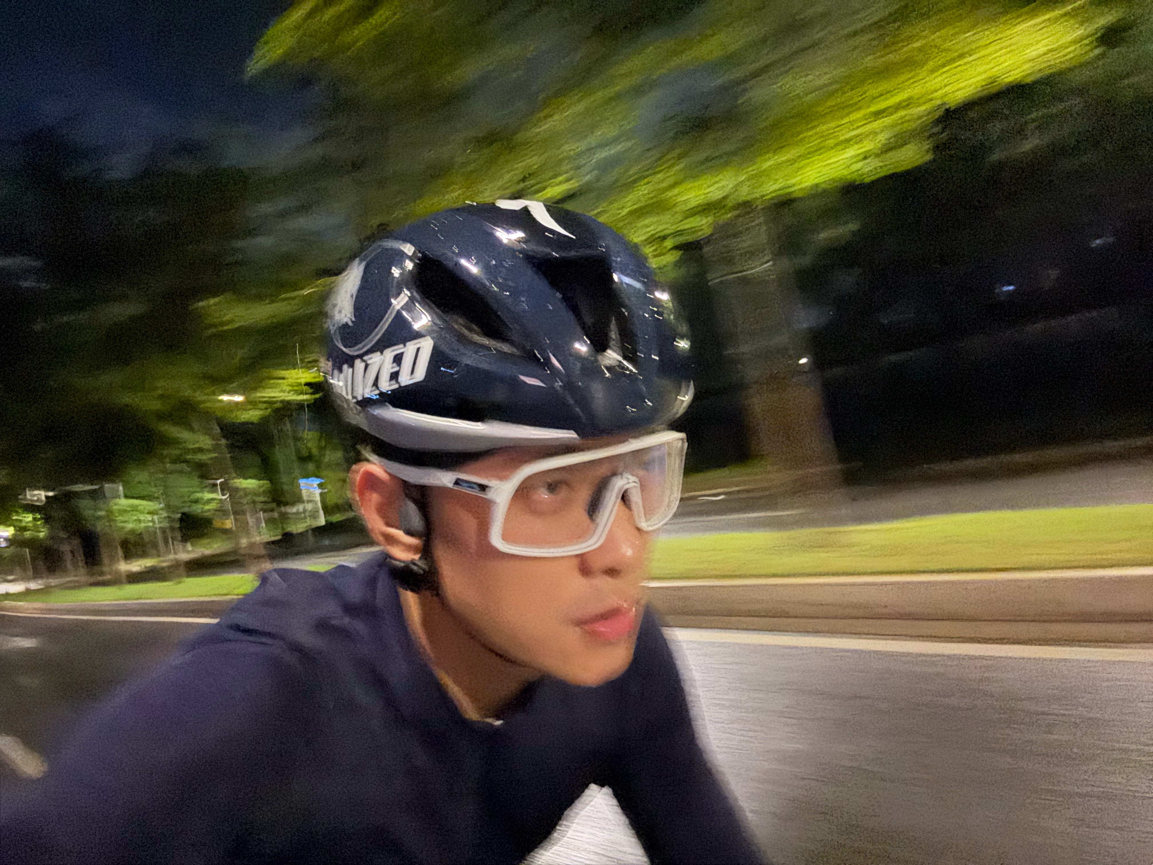 骑车遭遇暴雨，全身湿透，更明白一台 mega 的含金量 ​​​