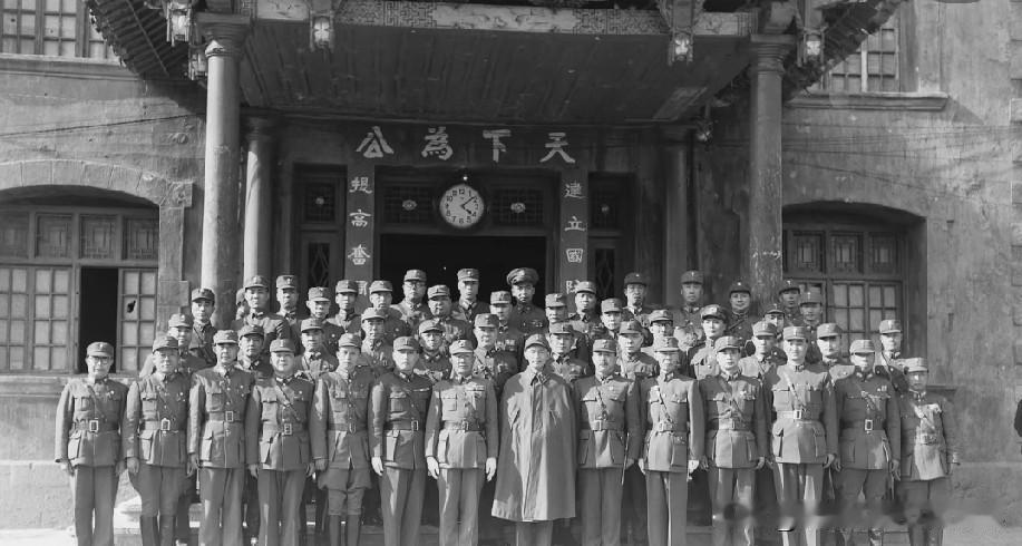 1945年这张国军将领大合影，背后是什么重要会议？