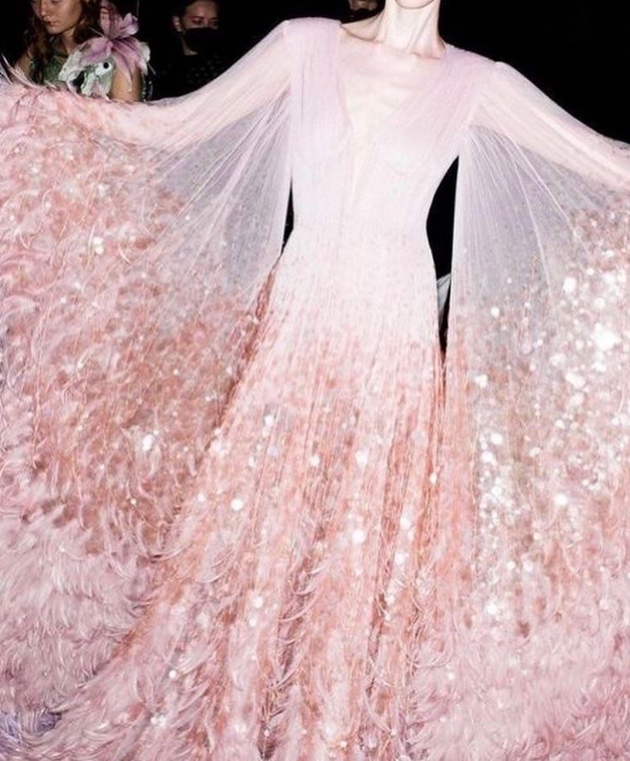 Alessandro Michelle的个人风格有多强烈？看到这套礼服下意识会觉